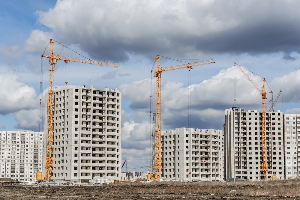 Количество новых ЖК в Петербурге растет на фоне снижения числа выводимых в продажу квартир